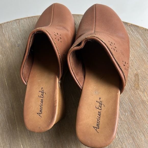 American Eagle Tan Bohemian Chunky Heel Clogs Size 7.5 - Picture 4 of 16